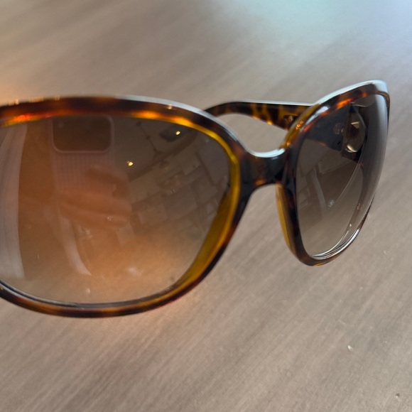 Gucci Authentic Like New Sunglasses - Picture 7 of 7